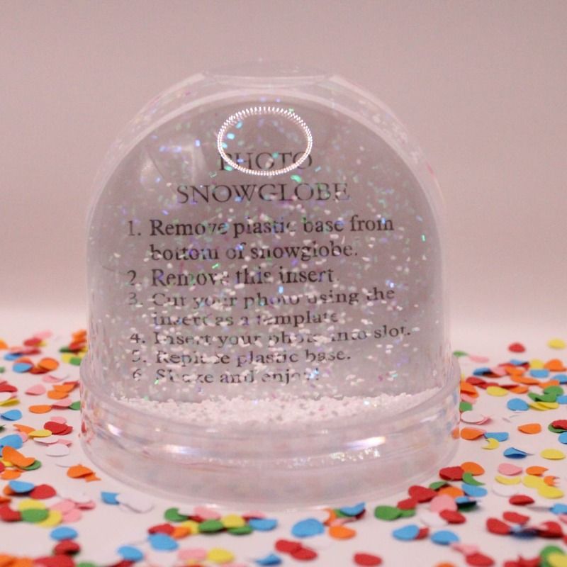 Bestel nu deze leuke schudbol met glitters, in de schudbol kun je 2 foto's plaatsen