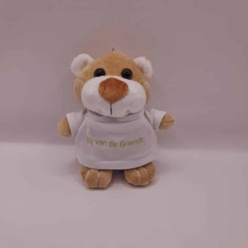 Bestel nu deze leuke sleutelhanger met beertje, het shirtje van het beertje kun je personaliseren met een naam of datum