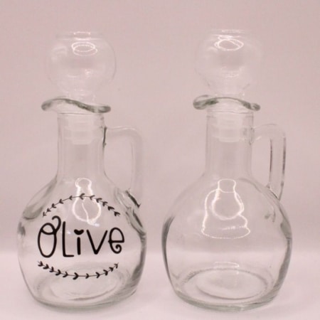 Bestel nu dit leuke olie / azijn flesje dat je kunt personaliseren met een naam ( olive, vinegar, dressing)