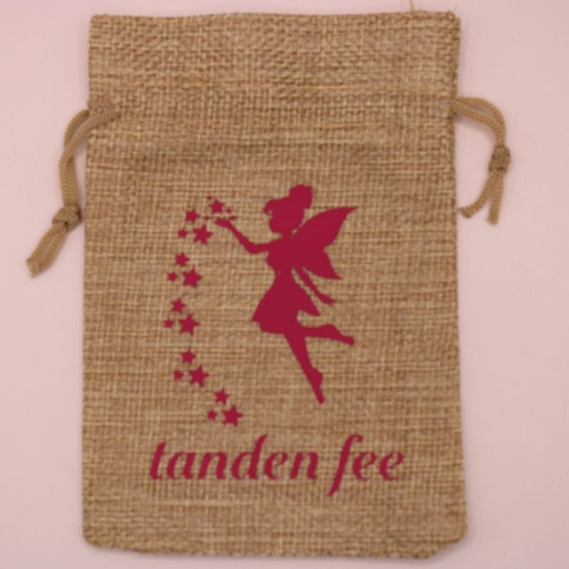 Bestel nu deze leuke zelf te personaliseren canvas zakjes, perfect voor kleine cadeautjes, pepernoten, paaseitjes of als tanden fee zakje zoals op de foto