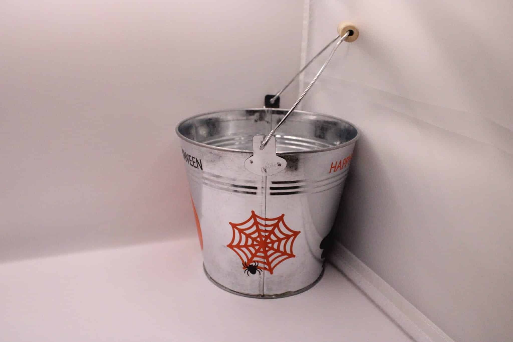 Bestel nu deze leuke zinken HALLOWEEN emmer, thema is naar wens aan te passen