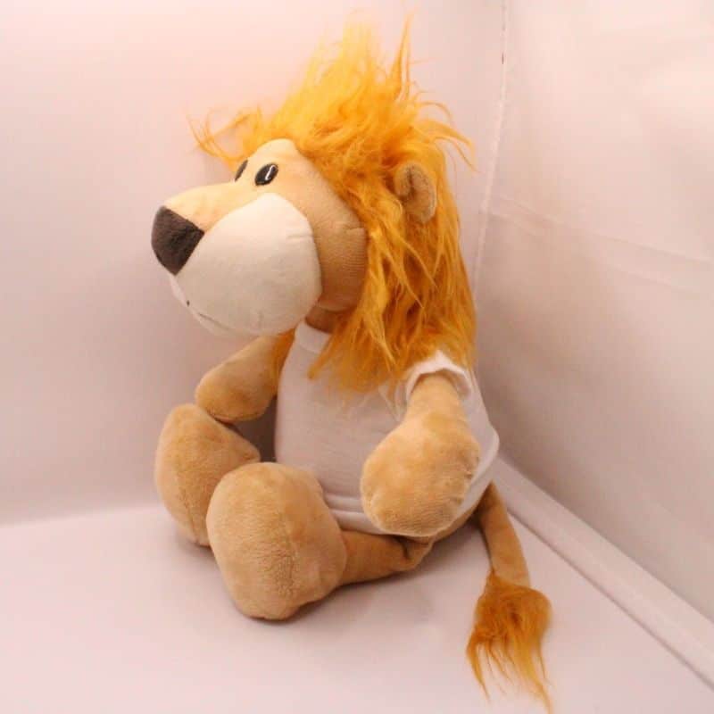 Bestel nu deze zachte pluchen knuffel leeuw met shirtje, het shirtje kun je personaliseren met een tekst