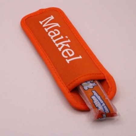 Bestel nu deze super handige ijslollie hoesjes - nooit geen koude of plakkerige handen meer tijdens het eten van waterijsjes, verkrijgbaar in meerdere kleuren