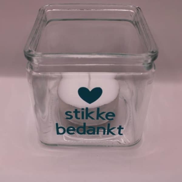 Bestel nu deze leuke theelichthouder die je naar wens kunt personaliseren, is geschikt voor groot theelicht (exclusief)