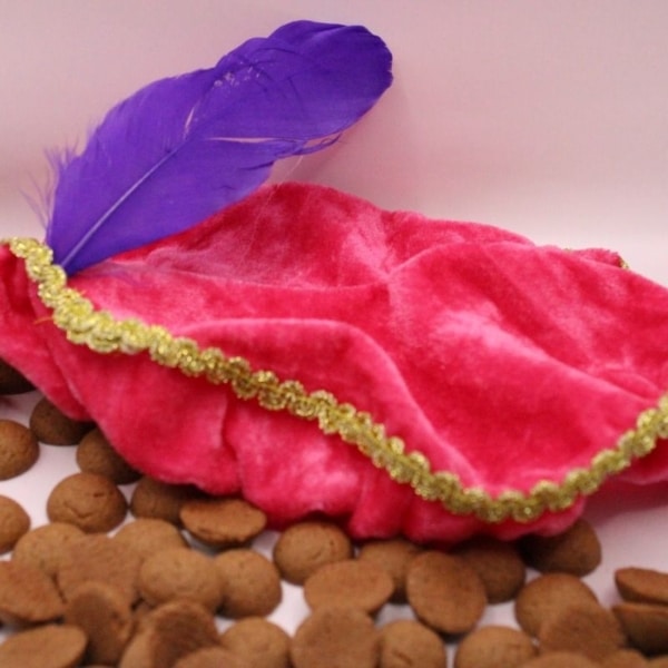 Bestel nu deze leuke roze pietenmuts die je kunt personaliseren met een naam, de muts is in meerdere kleuren verkrijgbaar
