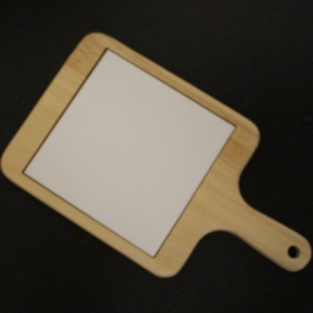 leuke houten kaasplank met een tegel erin die je kunt sublimeren naar wens met een foto of tekst, tegel is glanzend, leuk als cadeau of relatiegeschenk