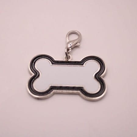 een te personaliseren zwart hondenbot bedeltje voor de naam van je hond of een telefoonnummer-bedrukt via sublimatie-verkrijgbaar in 2 kleuren- gepersonaliseerd cadeau