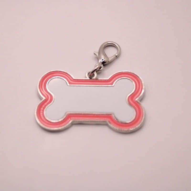 naamplaatje voor de hond in het roze-deze kun je laten personaliseren met een naam of telefoonnummer-ook verkrijgbaar in het zwart