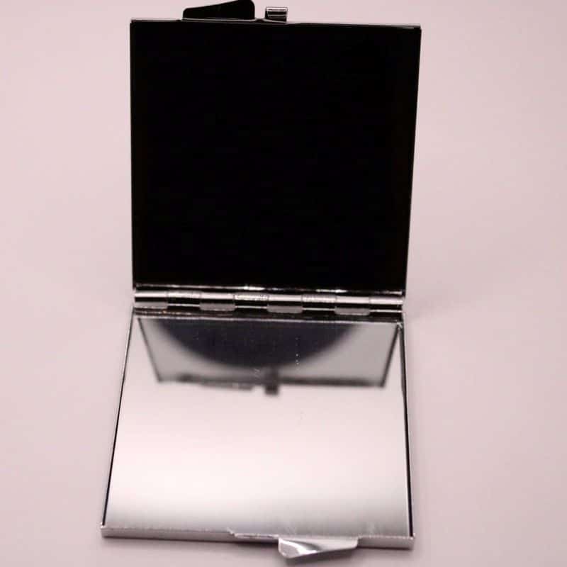 make-up spiegel vierkant- de binnenkant is voorzien van twee spiegeltjes