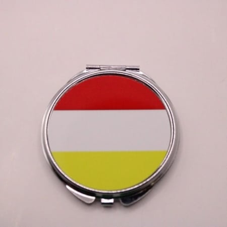 spiegeltje in het rond met de kleuren van oeteldonk- je kunt het spiegeltje naar eigen wens bedrukken