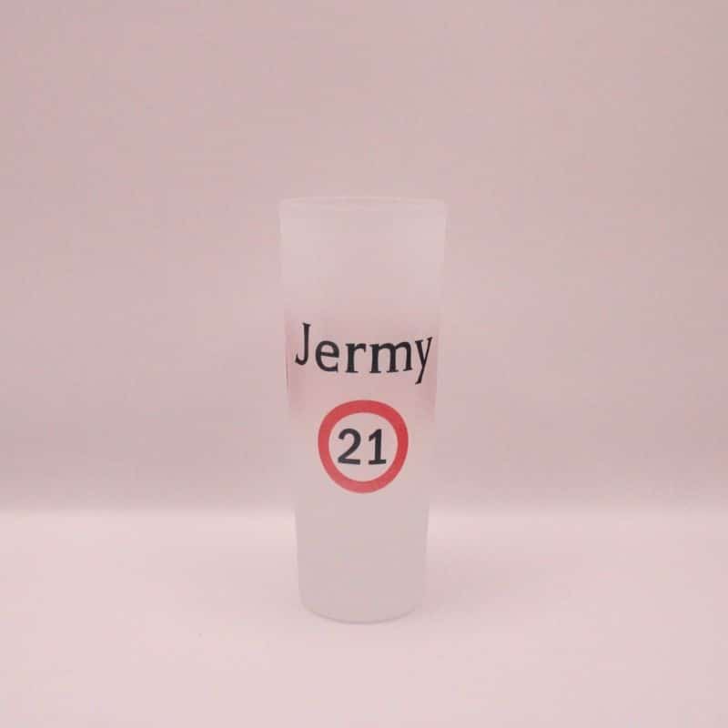 shotglaasje met naam en leeftijd 21-verkrijgbaar in 2 maten en naar wens te personaliseren met naam, datum, logo,