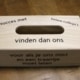 houten tissue box die jezelf kunt personaliseren met een tekst, datum of naam, aan de onderkant van de box zit een schuif waar je de tissues in kunt plaatsen- tekst boven op de box: succes met betere collega's vinden dan ons- tekst is naar wens aan te passen